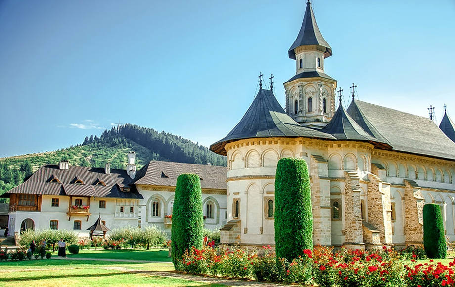 Suradam Hoist Show O experiență spirituală: turul mănăstirilor din Bucovina